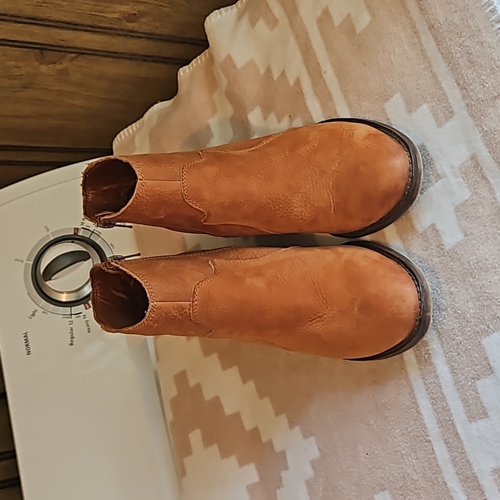 Guc Lucky brand leather boots sz 8